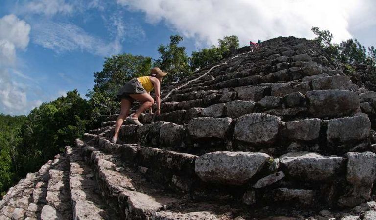Ruinas arqueológicascoba piramide maya